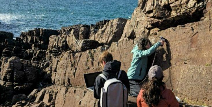 Scientists testing technology on the rocks Scientists testing technology on the rocks