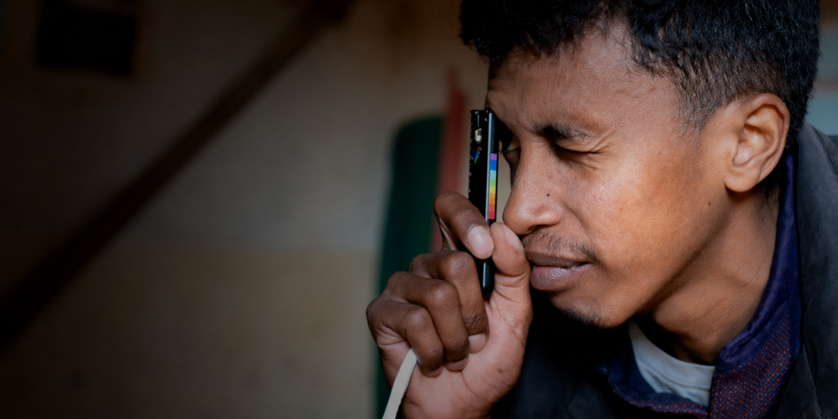A man is pictured using the Arclight, a pocket-sized ophthalmoscope A man is pictured using the Arclight, a pocket-sized ophthalmoscope